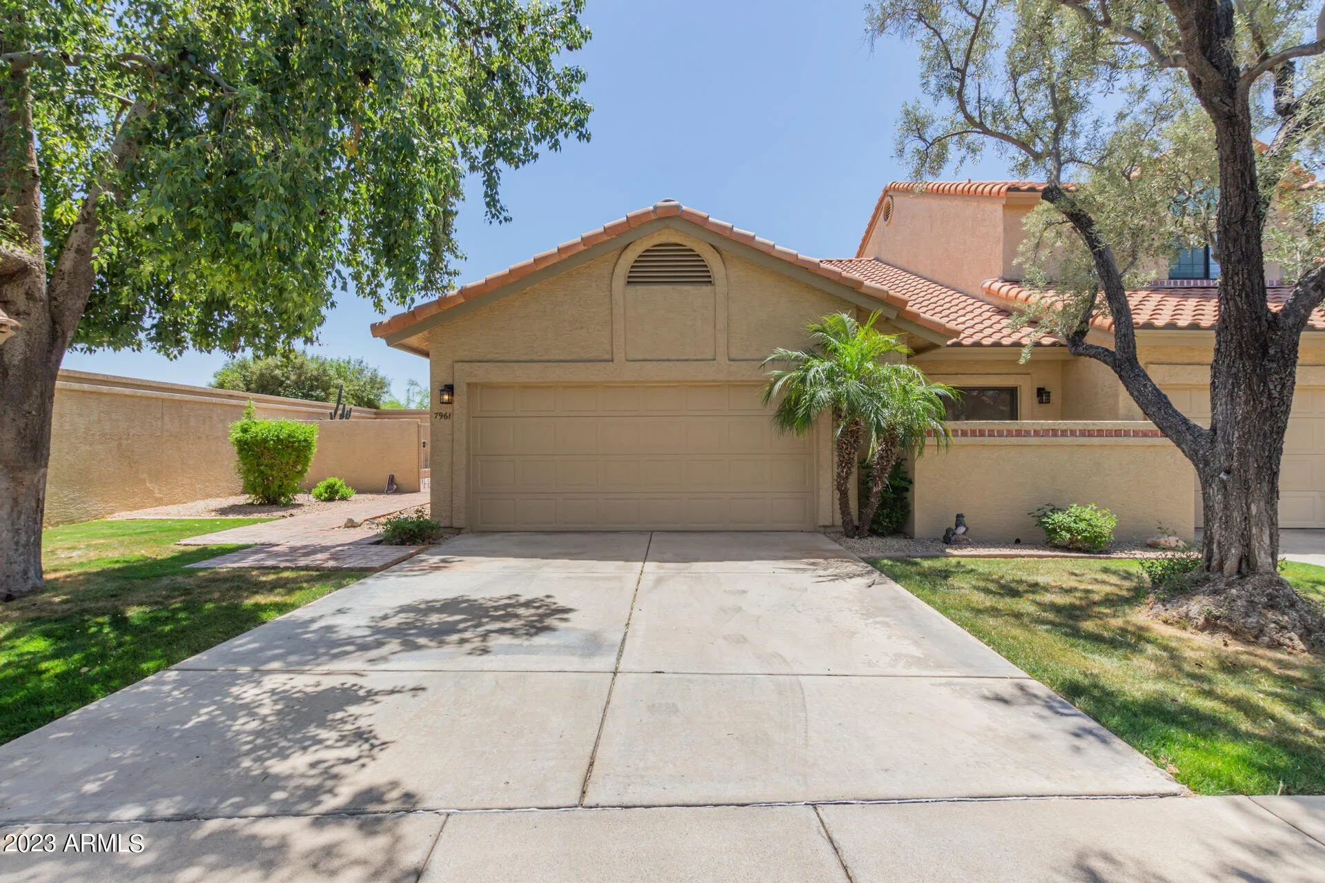 7961 E Joshua Tree Ln photo 2