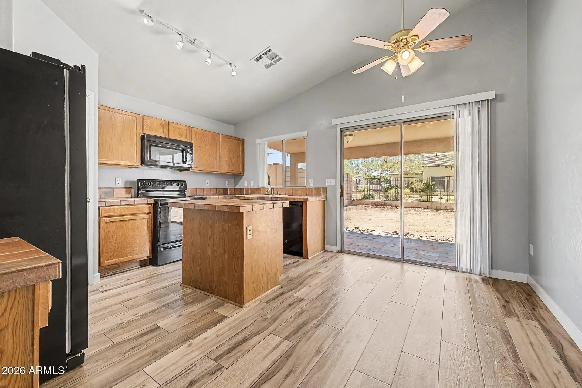 905 E Potter Dr Phoenix, AZ 85024 photo 4