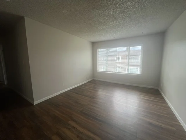 2912 N Tracy Blvd photo 2