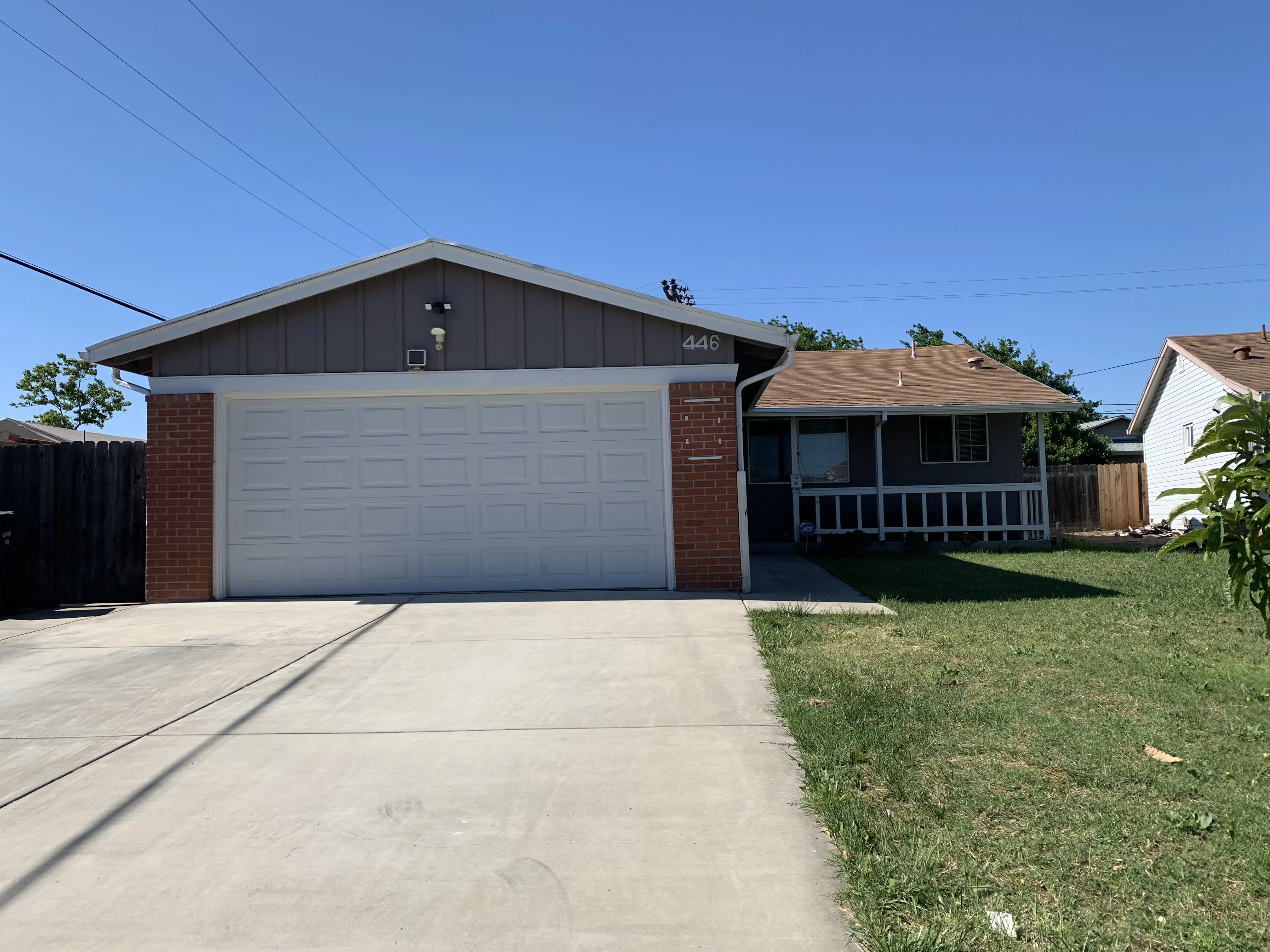 446 Marie Ave photo 2