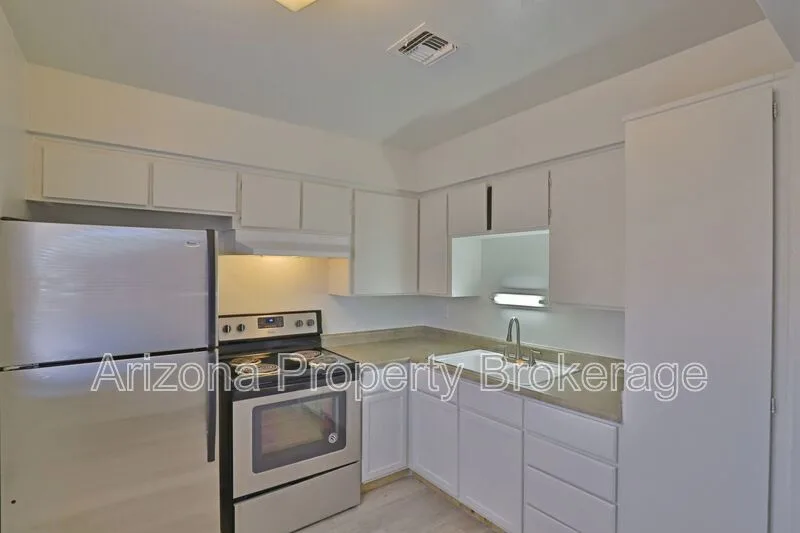 1702 W Vogel Ave Phoenix, AZ 85021
