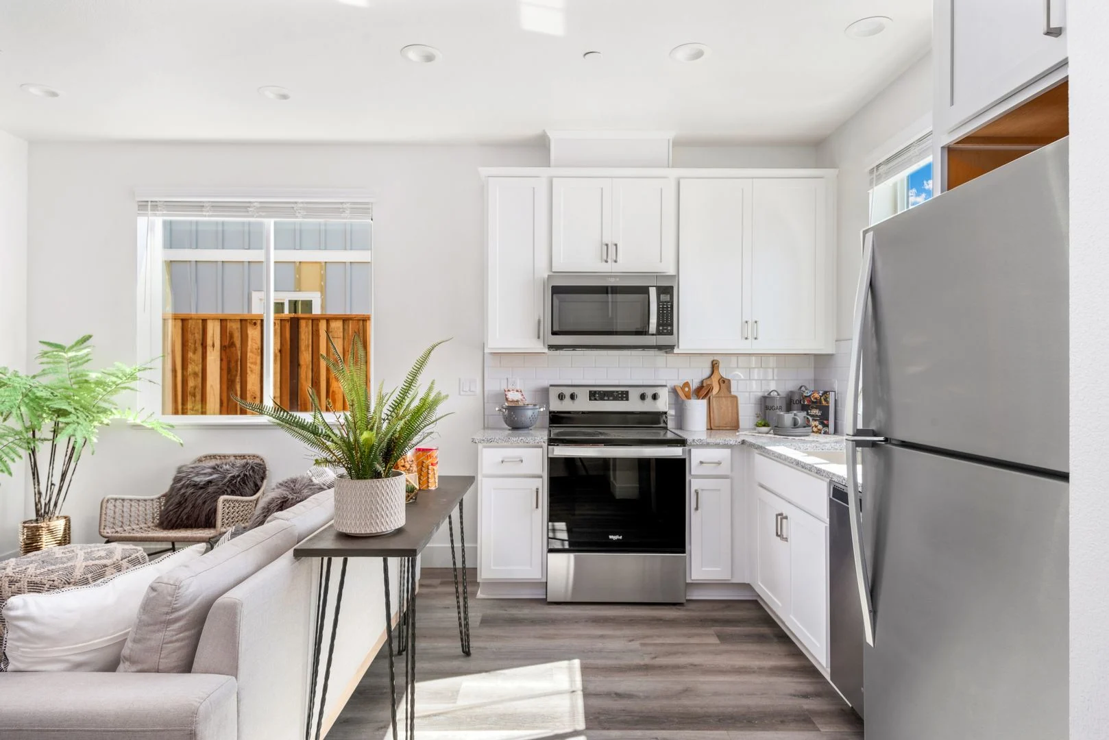 Welcome Home to this 2 bed 1 bath upper unit with side back yard photo 3