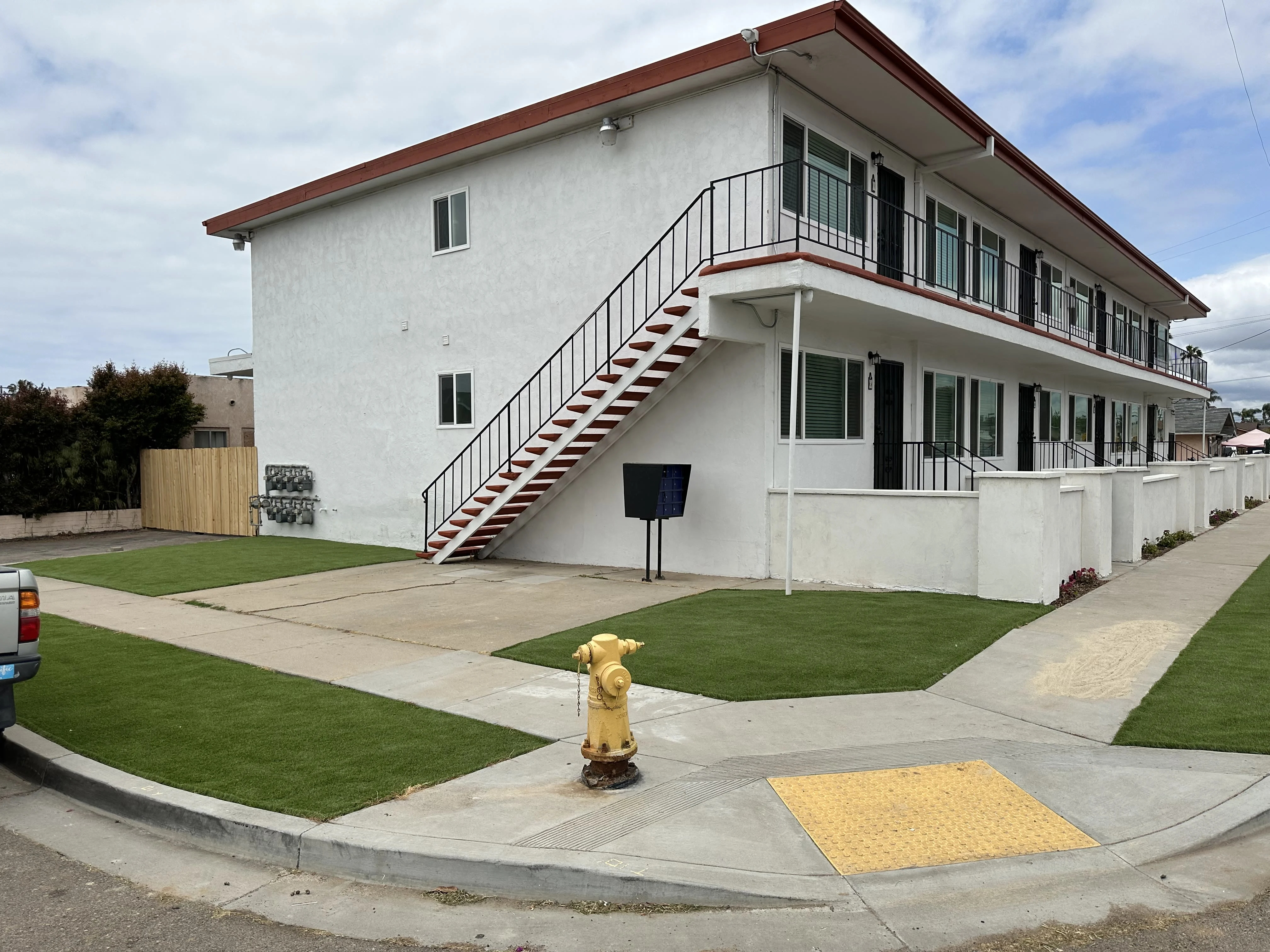 442 Smith Avenue photo 2