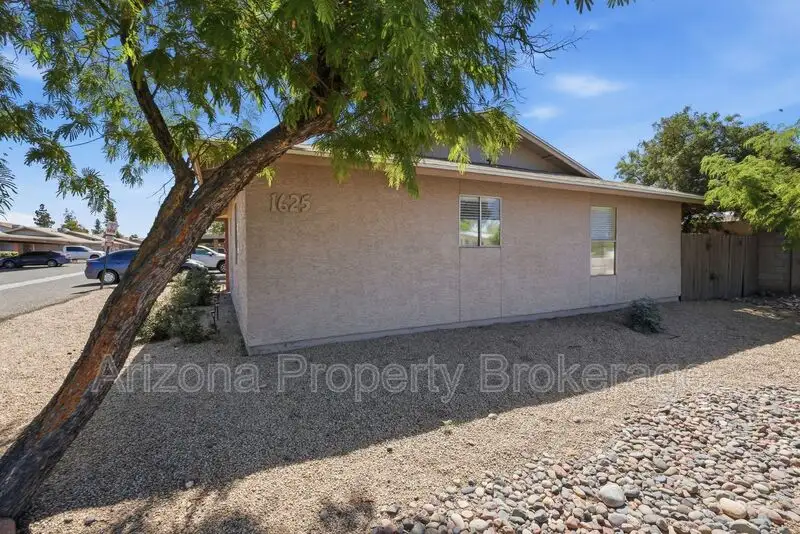1625 N. Date photo 4