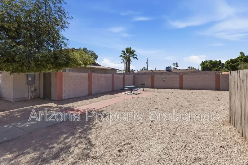 1625 N. Date photo 5