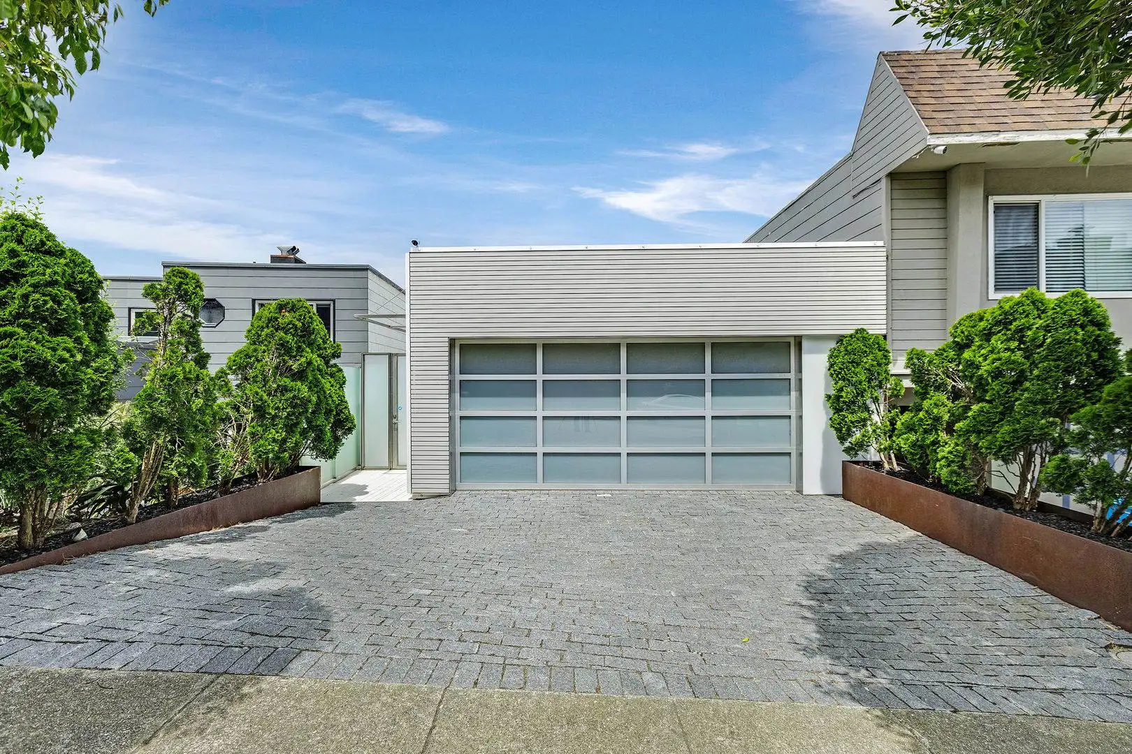Rare Golden Gate Heights home with stunning views, 3 decks, big yard and hot tub! photo 2