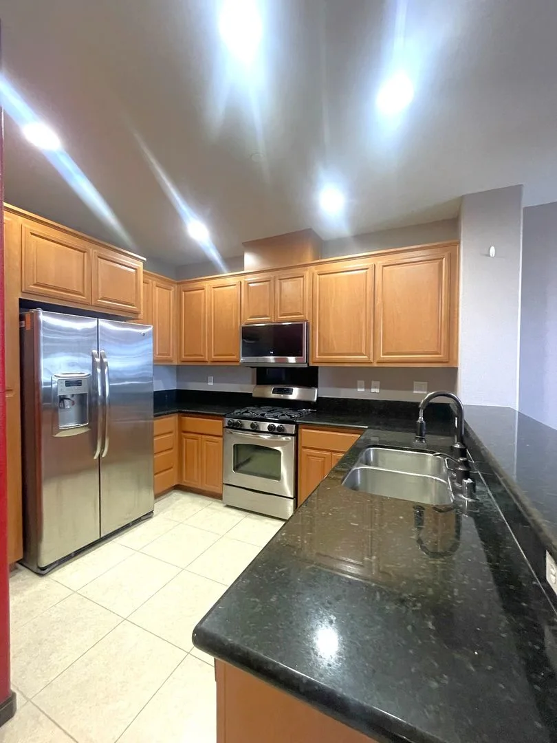 3 Bedroom 2 Bathroom Townhouse for rent in Hayward photo 5