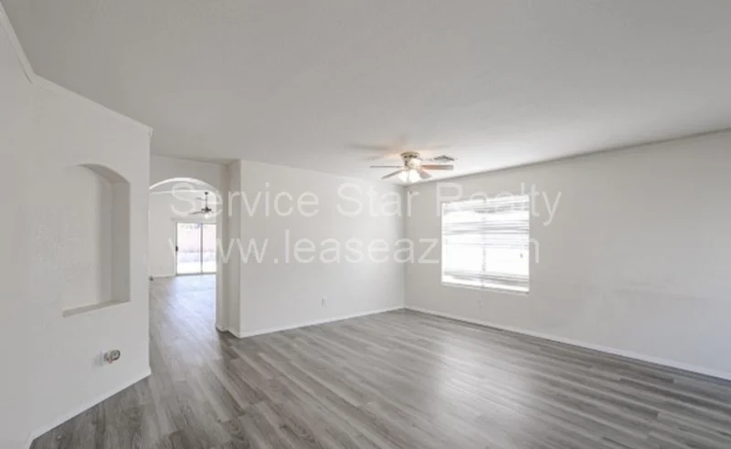 16652 W Latham St photo 4