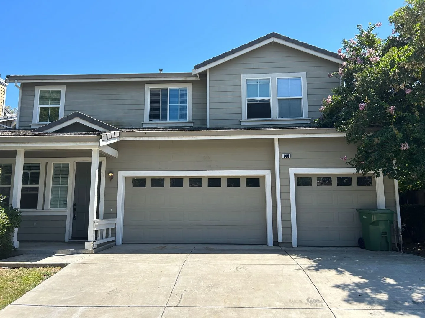 140 Trent Pl photo 2