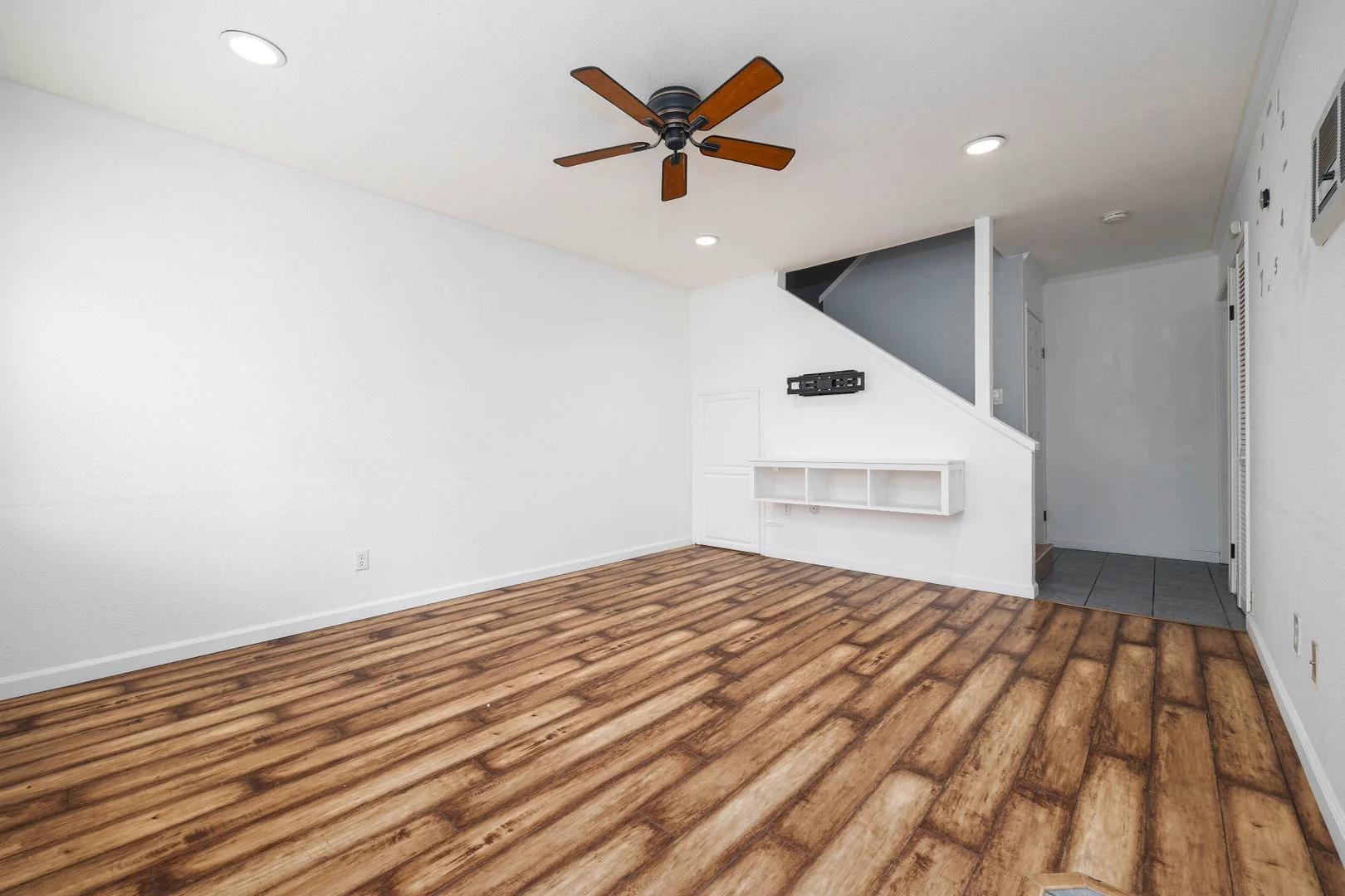 8138 Winter Gardens Blvd photo 4