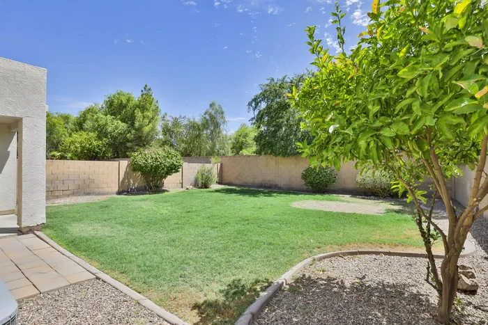 1421 North Thunderbird Avenue photo 4