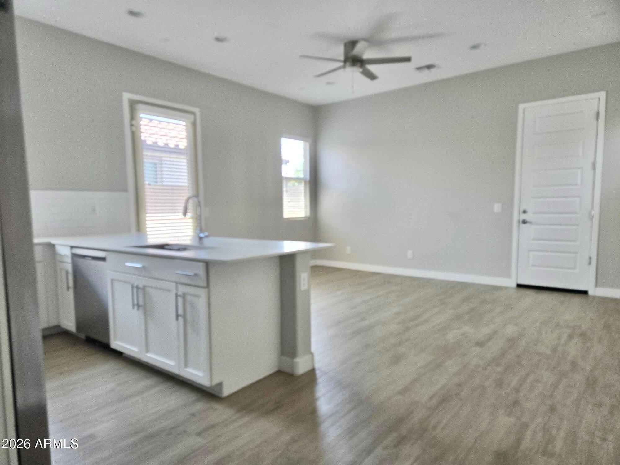 2568 E KINGBIRD Drive photo 2