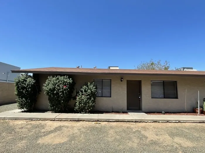 1533 W Denton Ln photo 2