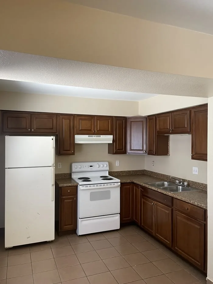 1533 W Denton Ln photo 4
