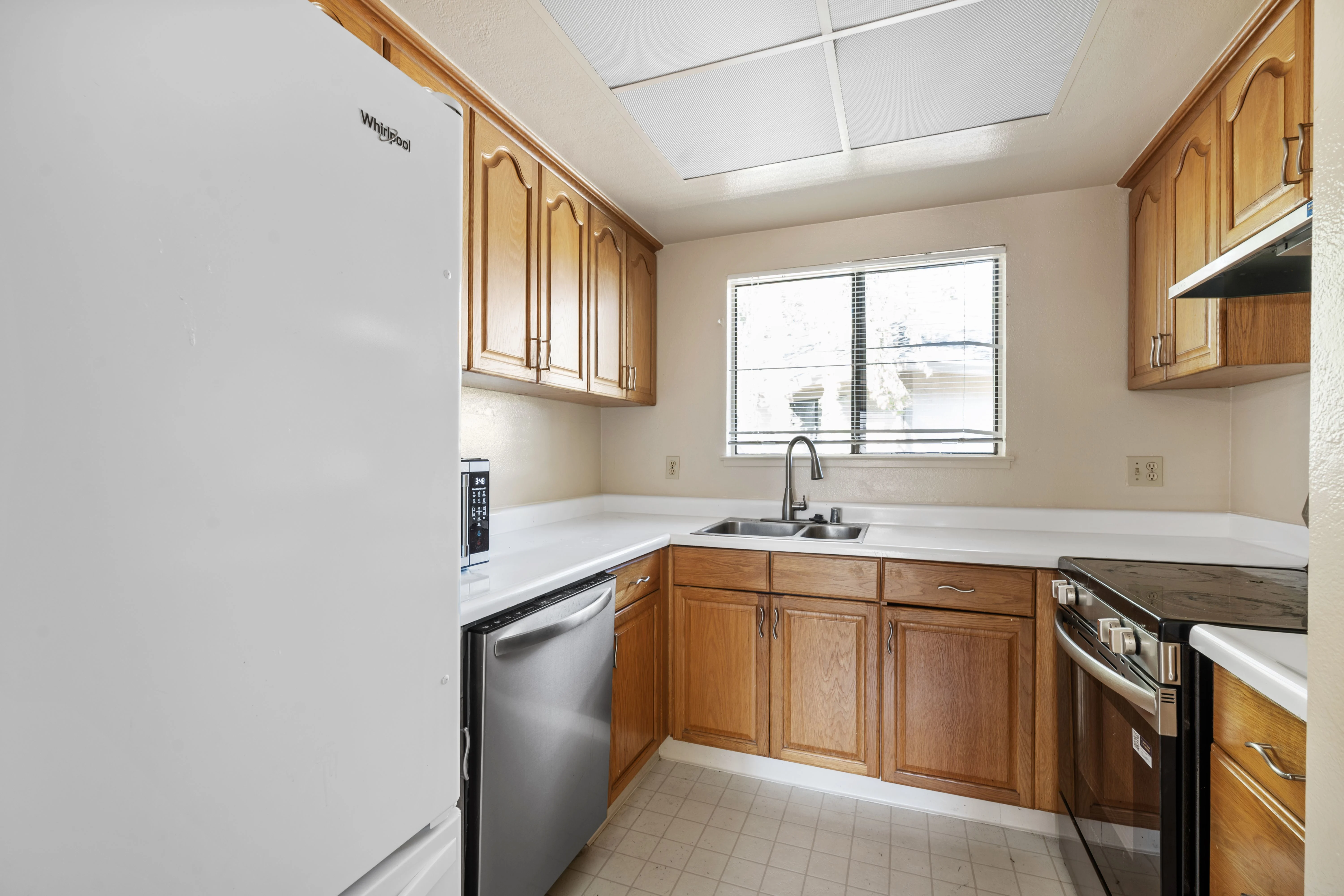 1010 N Abbott Ave photo 3