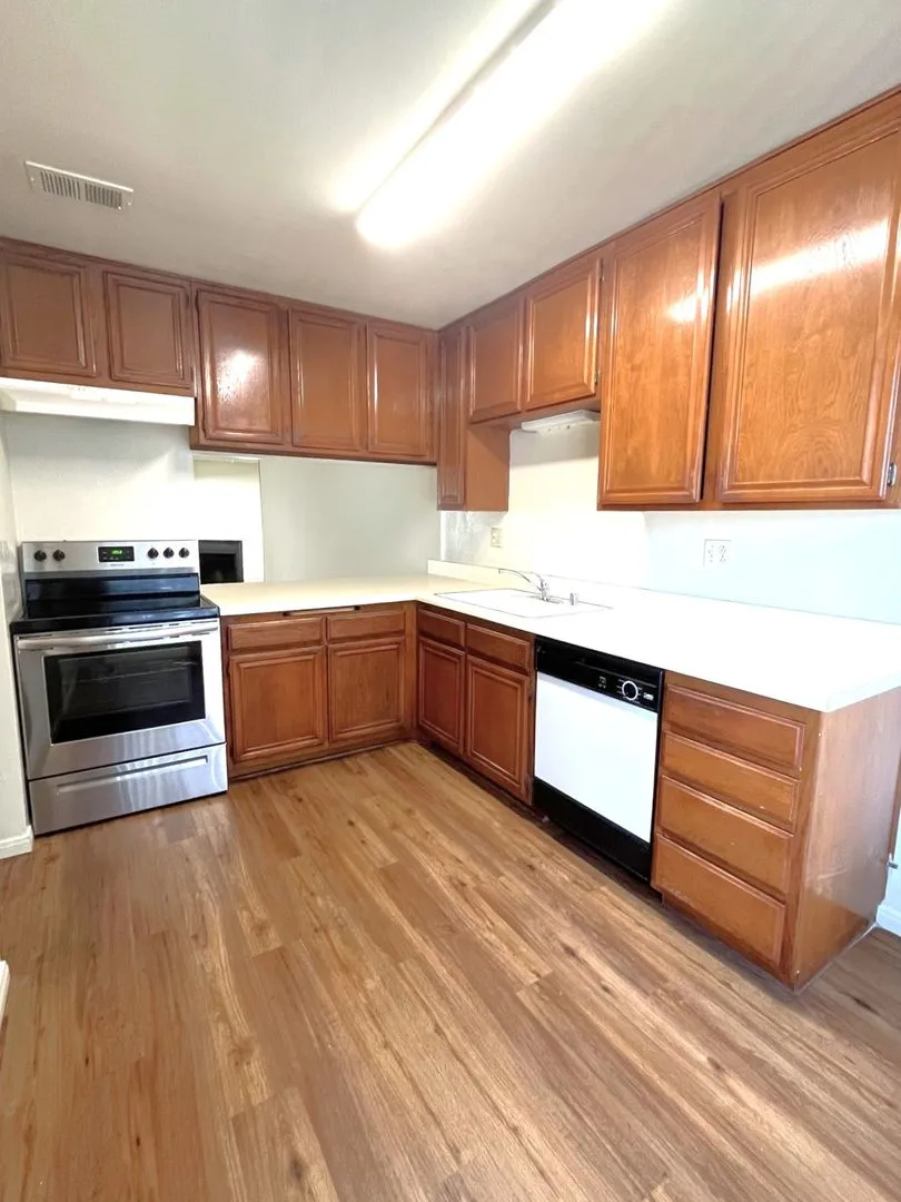 9302 Woodruff Way photo 4