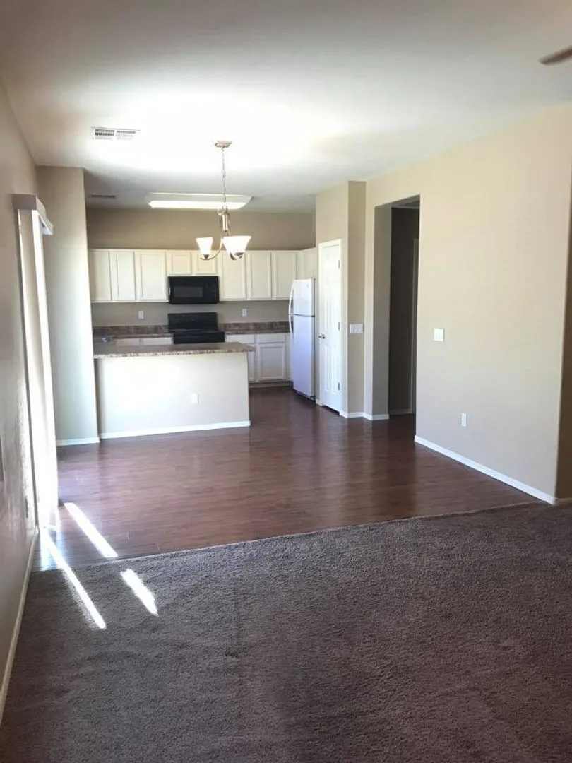 3-bedroom plus loft and community pool near Power & Ray photo 5