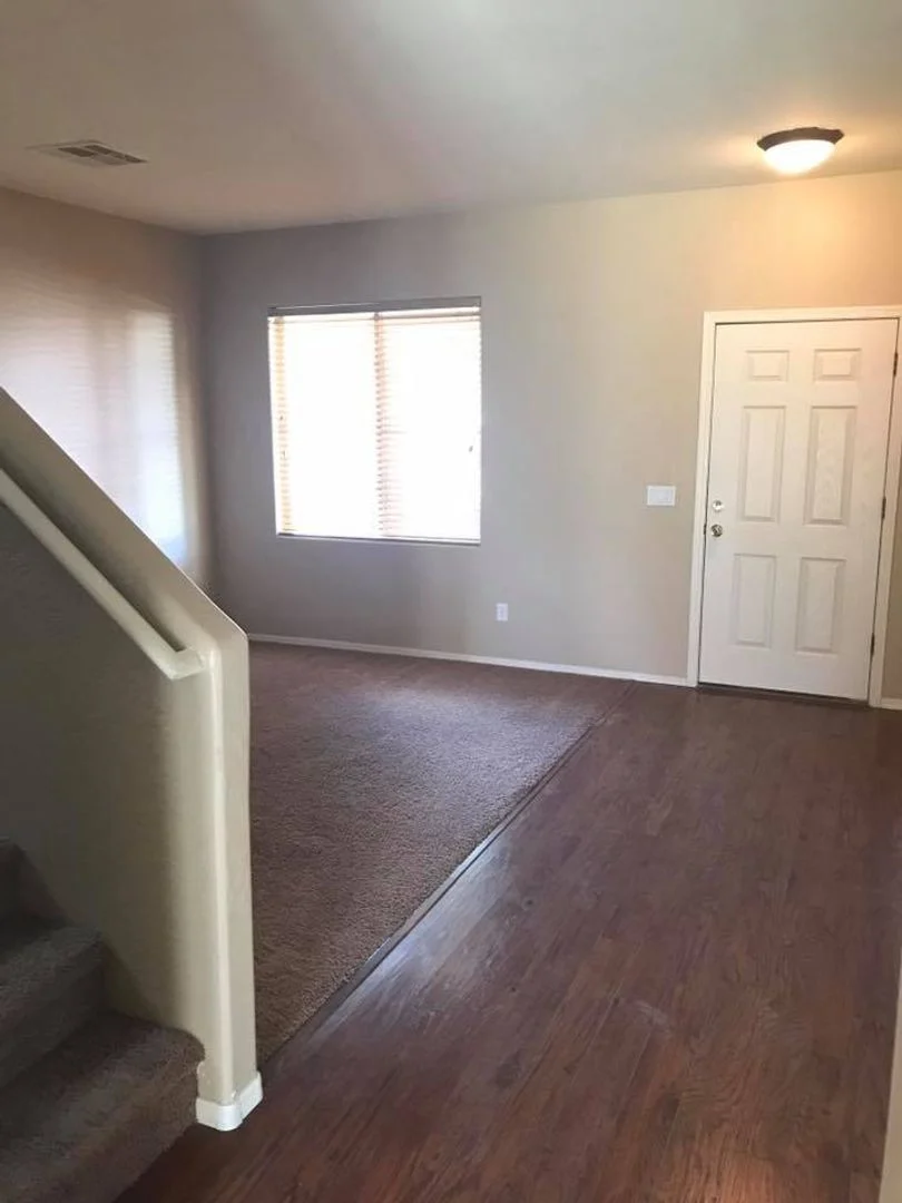 3-bedroom plus loft and community pool near Power & Ray photo 3
