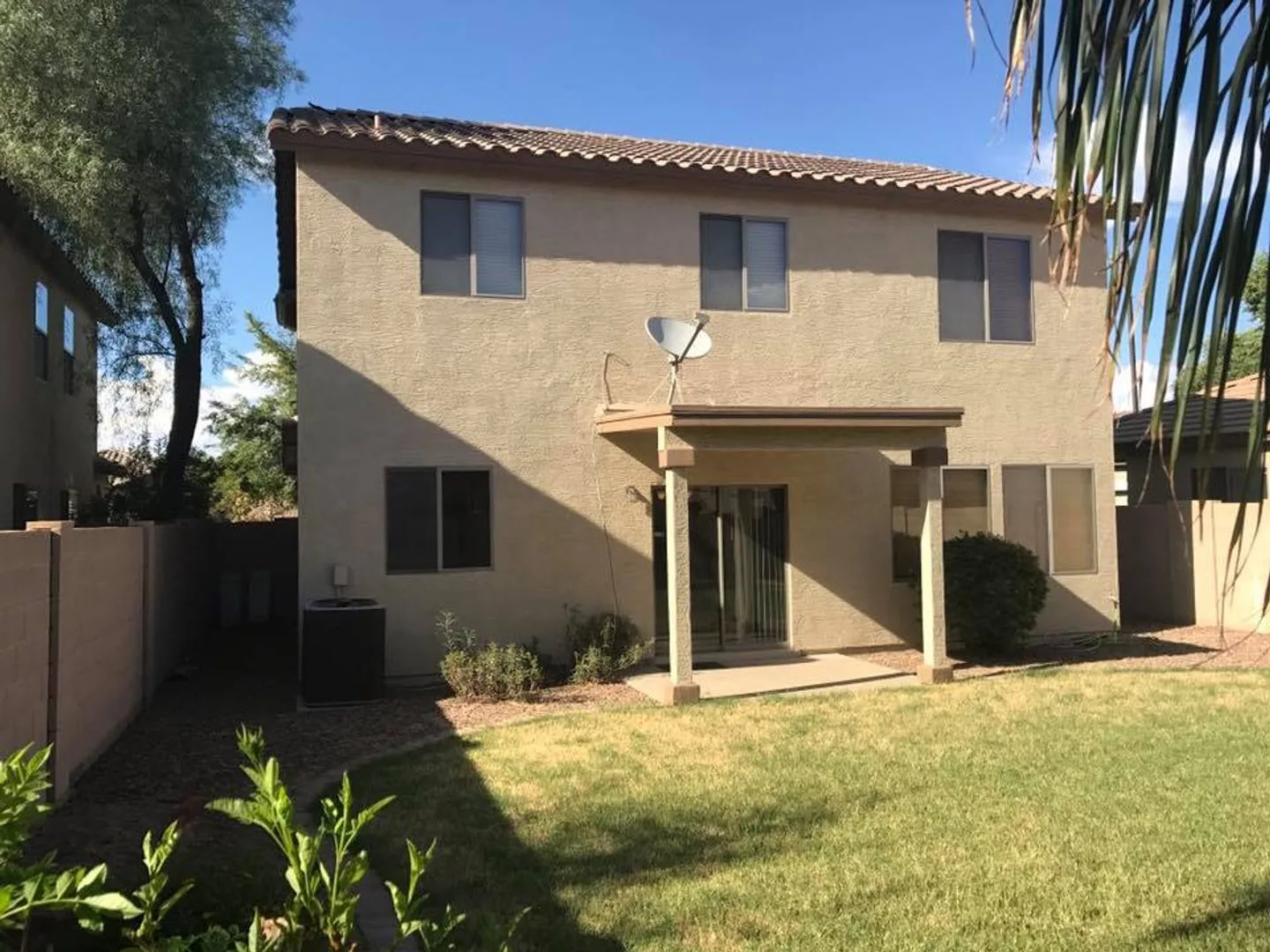 3-bedroom plus loft and community pool near Power & Ray photo 2