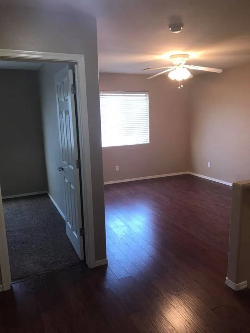 3-bedroom plus loft and community pool near Power & Ray photo 4