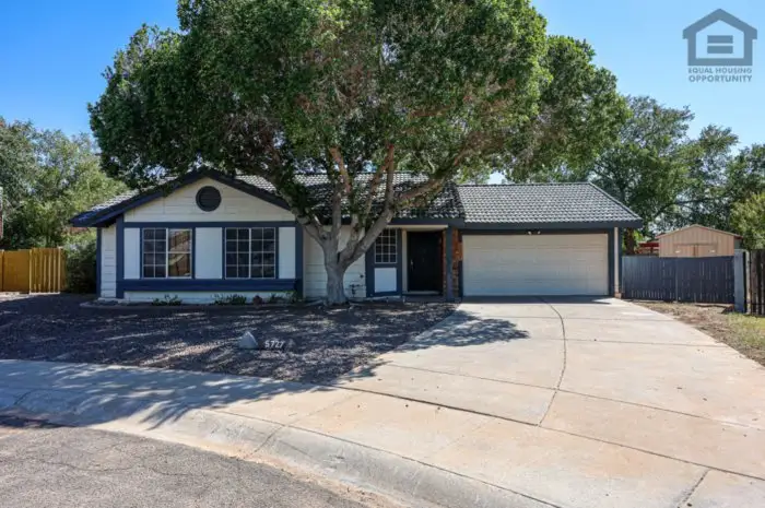 5727 W Villa Maria Dr Glendale, AZ 85308 photo 2