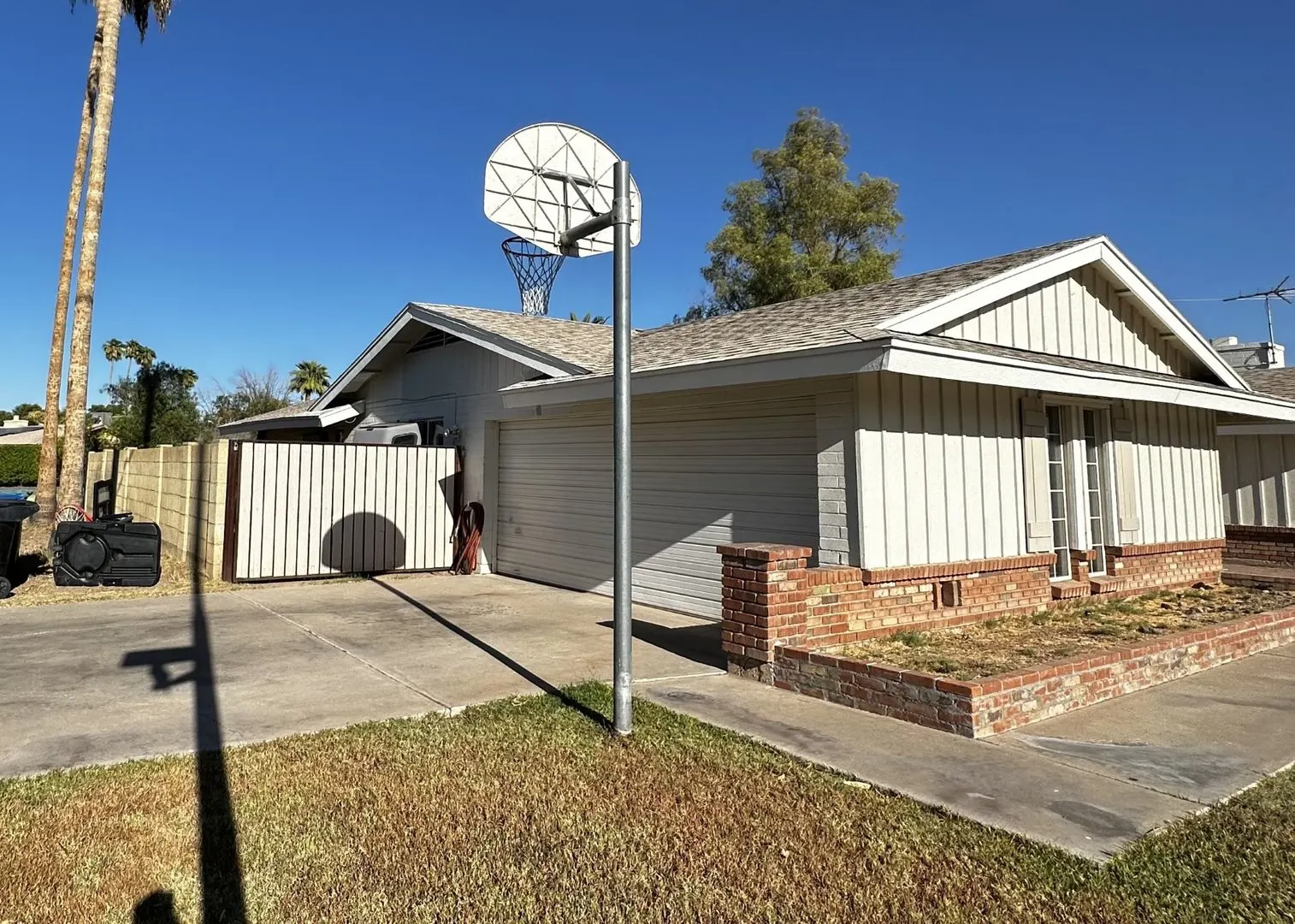 655 N Oracle Cir Mesa, AZ 85203 photo 2