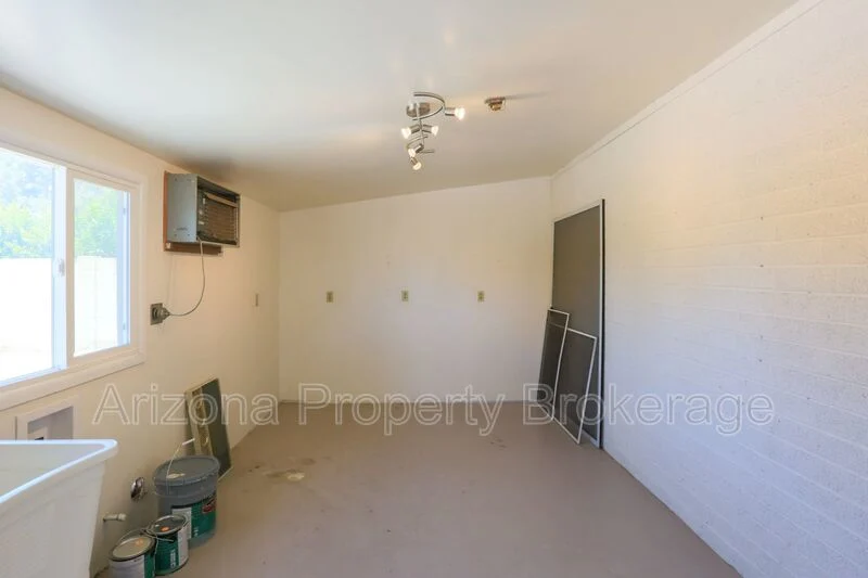 2522 E. Fairmont Dr. photo 5