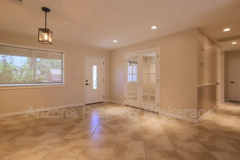 2522 E. Fairmont Dr.
