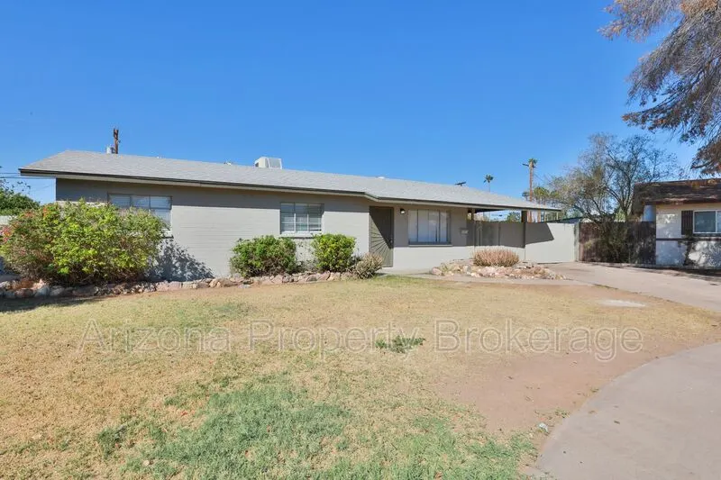 1026 S Grand photo 4
