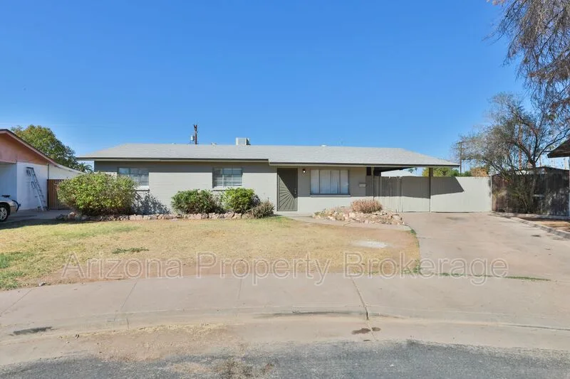 1026 S Grand photo 2