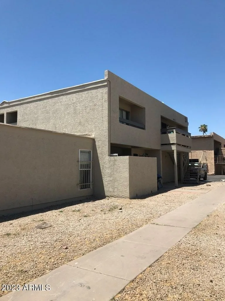 Fantastic And Spacious 2 Beds, 1.5 Bath Townhome In Phoenix photo 2