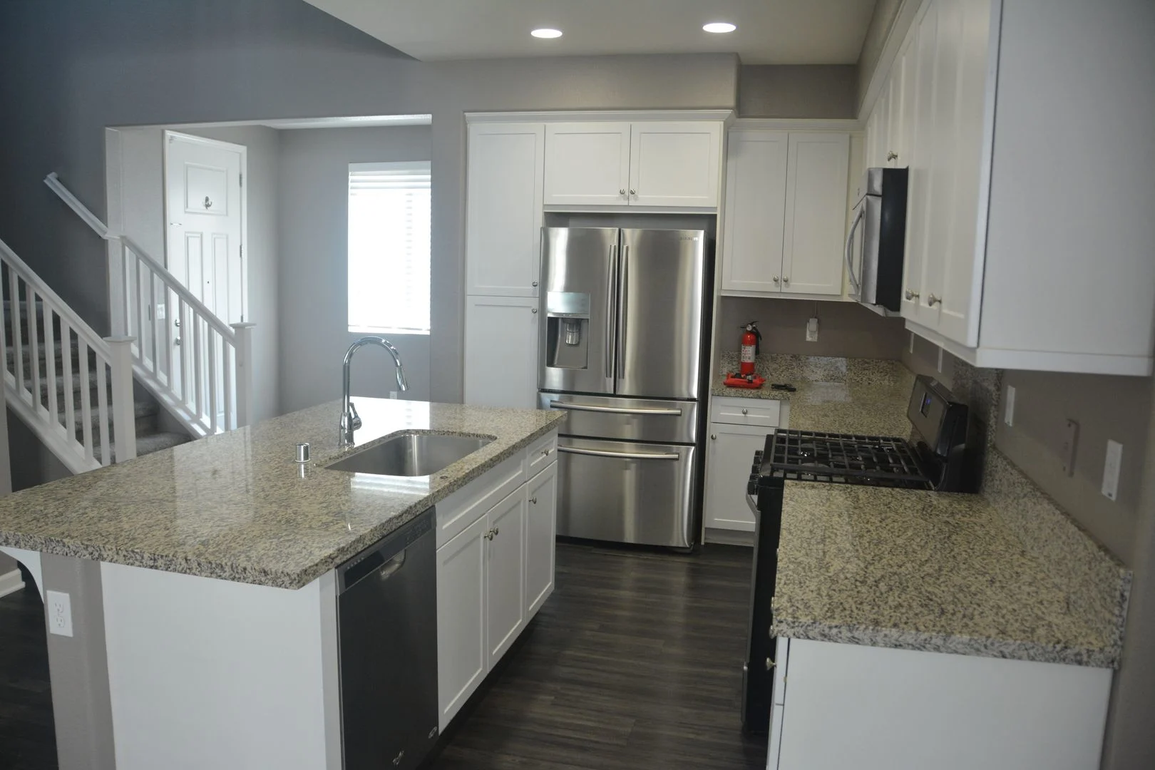 Affordable Central Brentwood 3 bed / 2.5 bath beauty photo 4