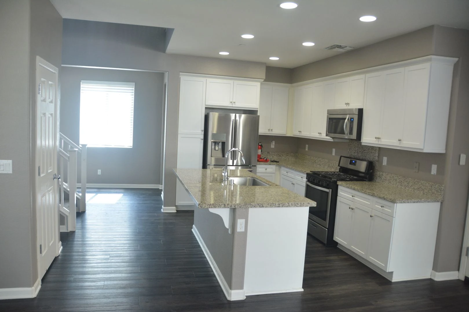 Affordable Central Brentwood 3 bed / 2.5 bath beauty photo 3
