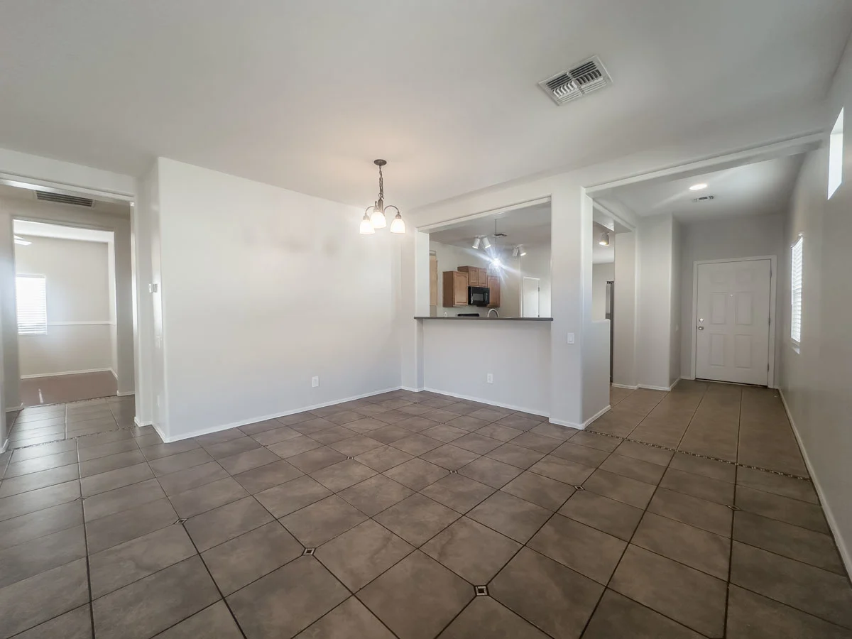 5239 W Glass Ln photo 2