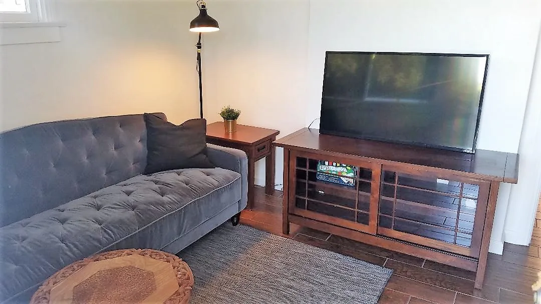 Granada Avenue - 3 - (2853 Hawthorn) photo 3