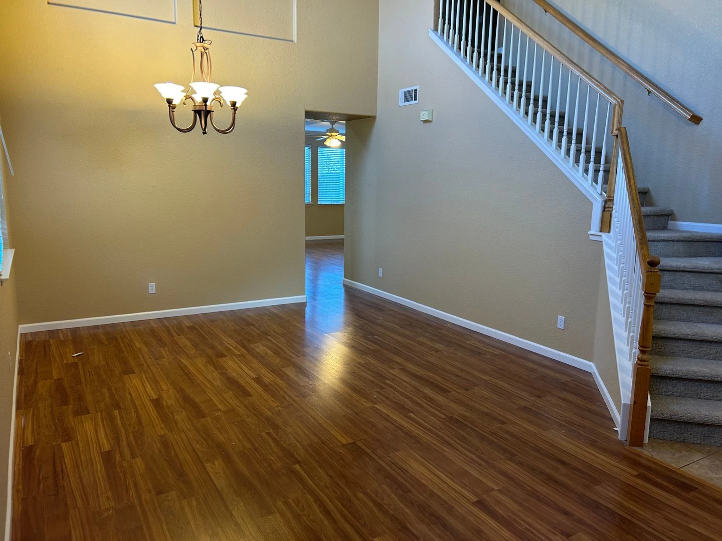 108 Matisse Dr photo 2