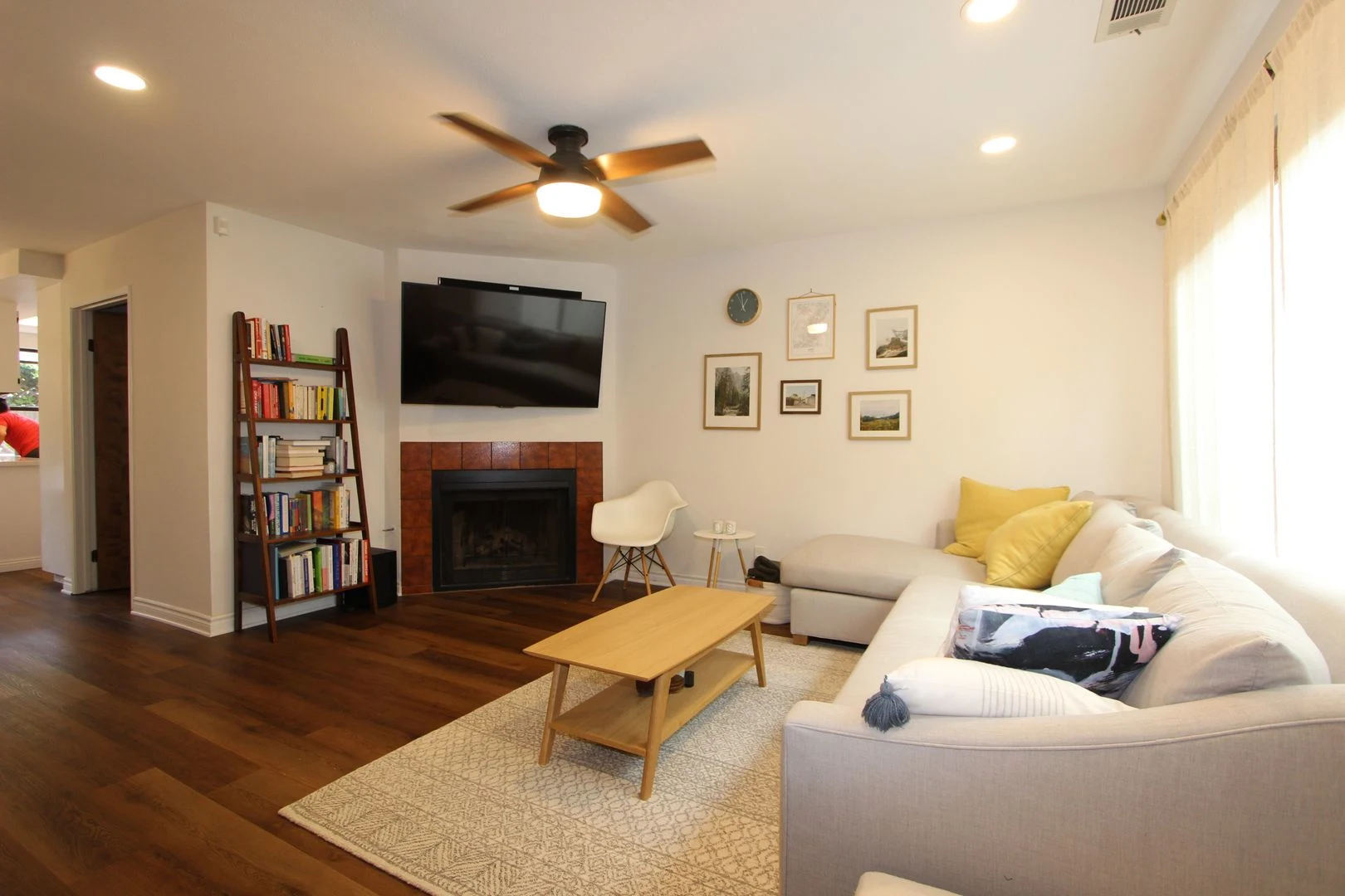3821 Albatross St photo 3