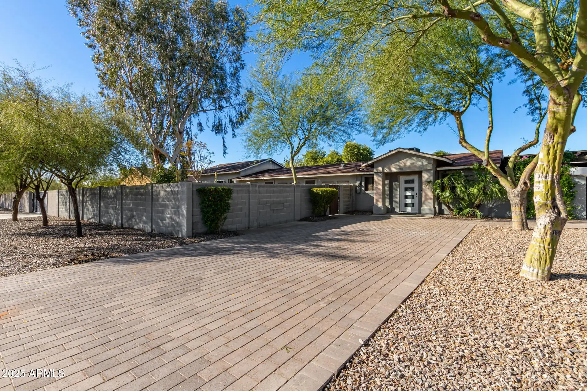 10069 E Paradise Dr Scottsdale, AZ 85260 photo 2