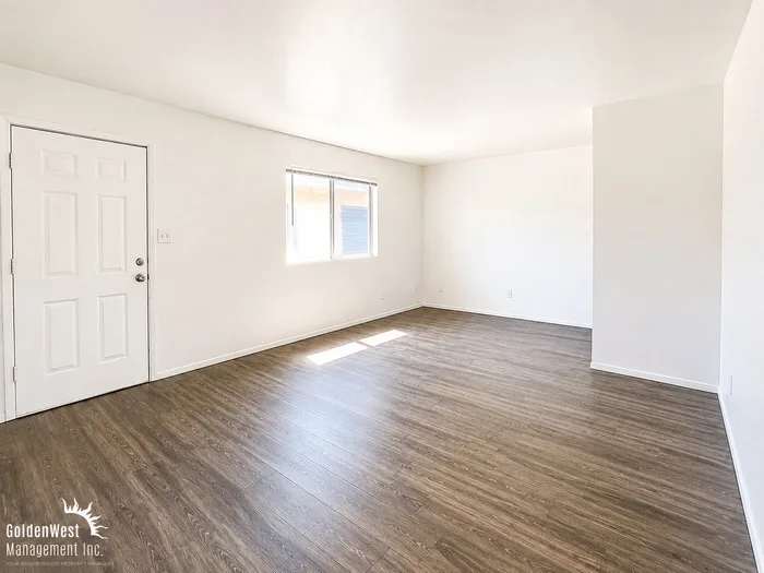 1911 W Berridge Ln photo 3