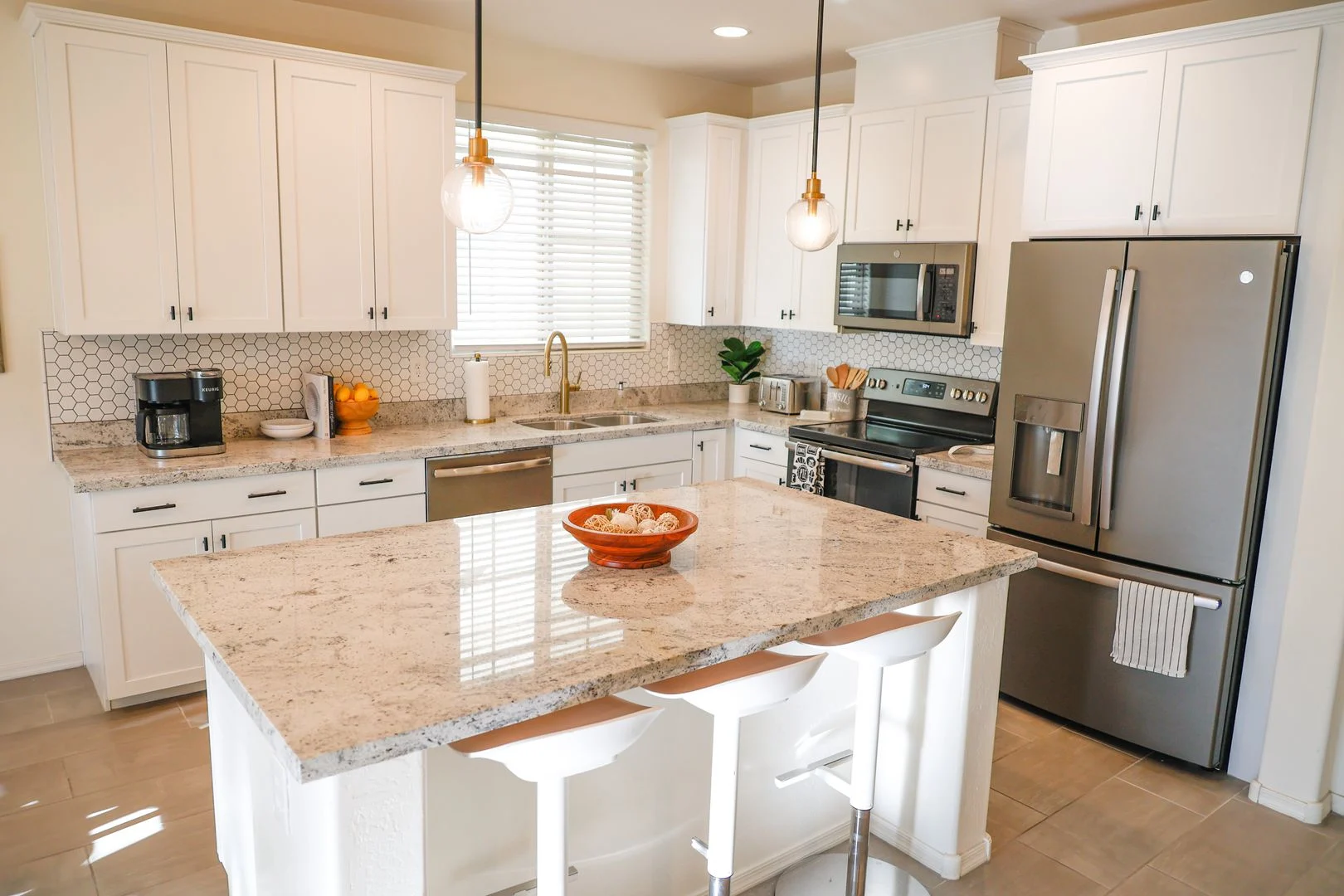 2658 South Harmony Avenue, Gilbert, AZ 85295 photo 2