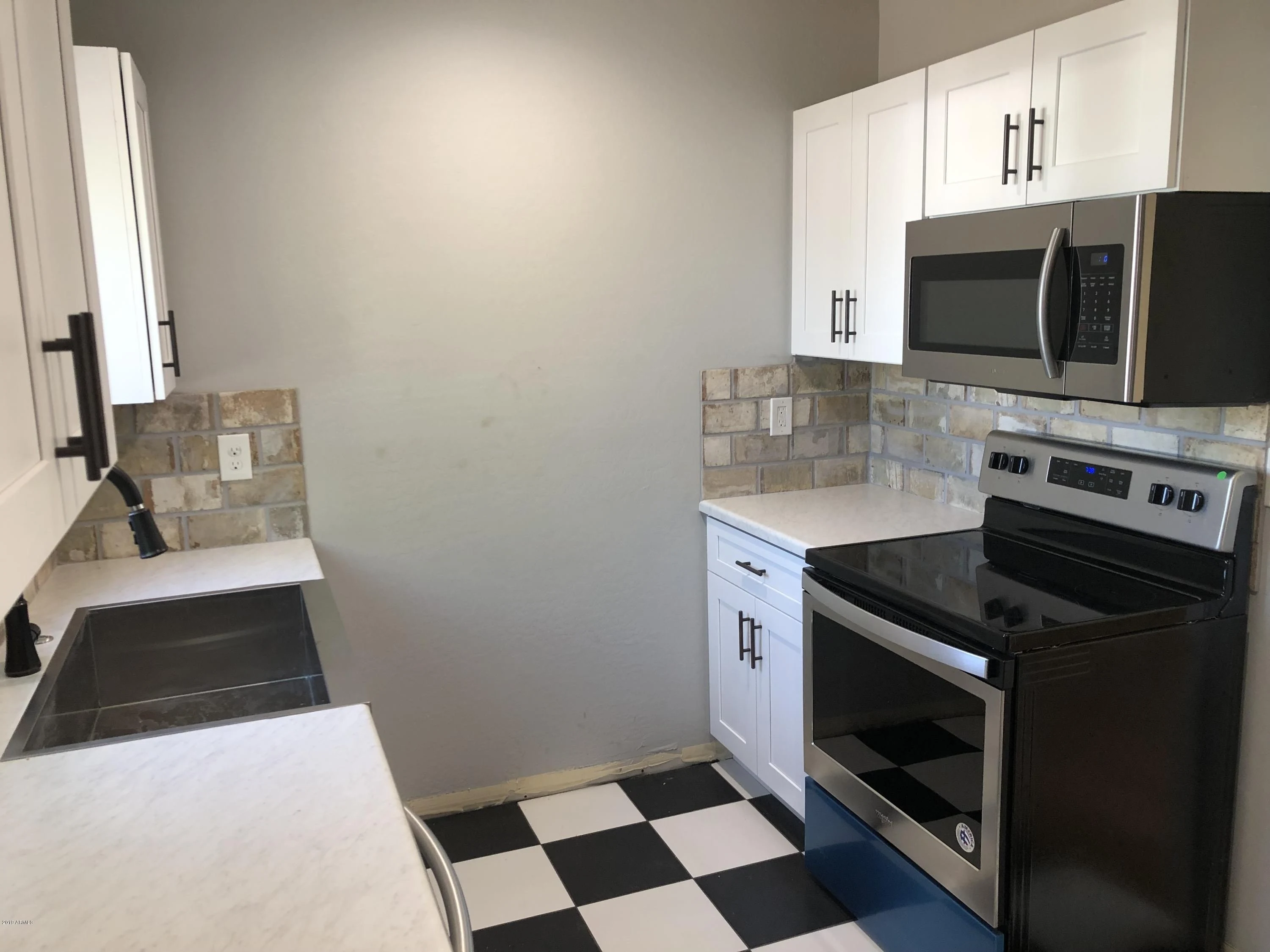 725 E Moreland Street photo 5