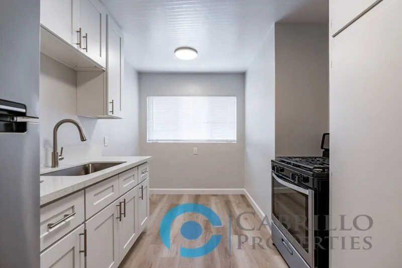 2401 C St photo 2