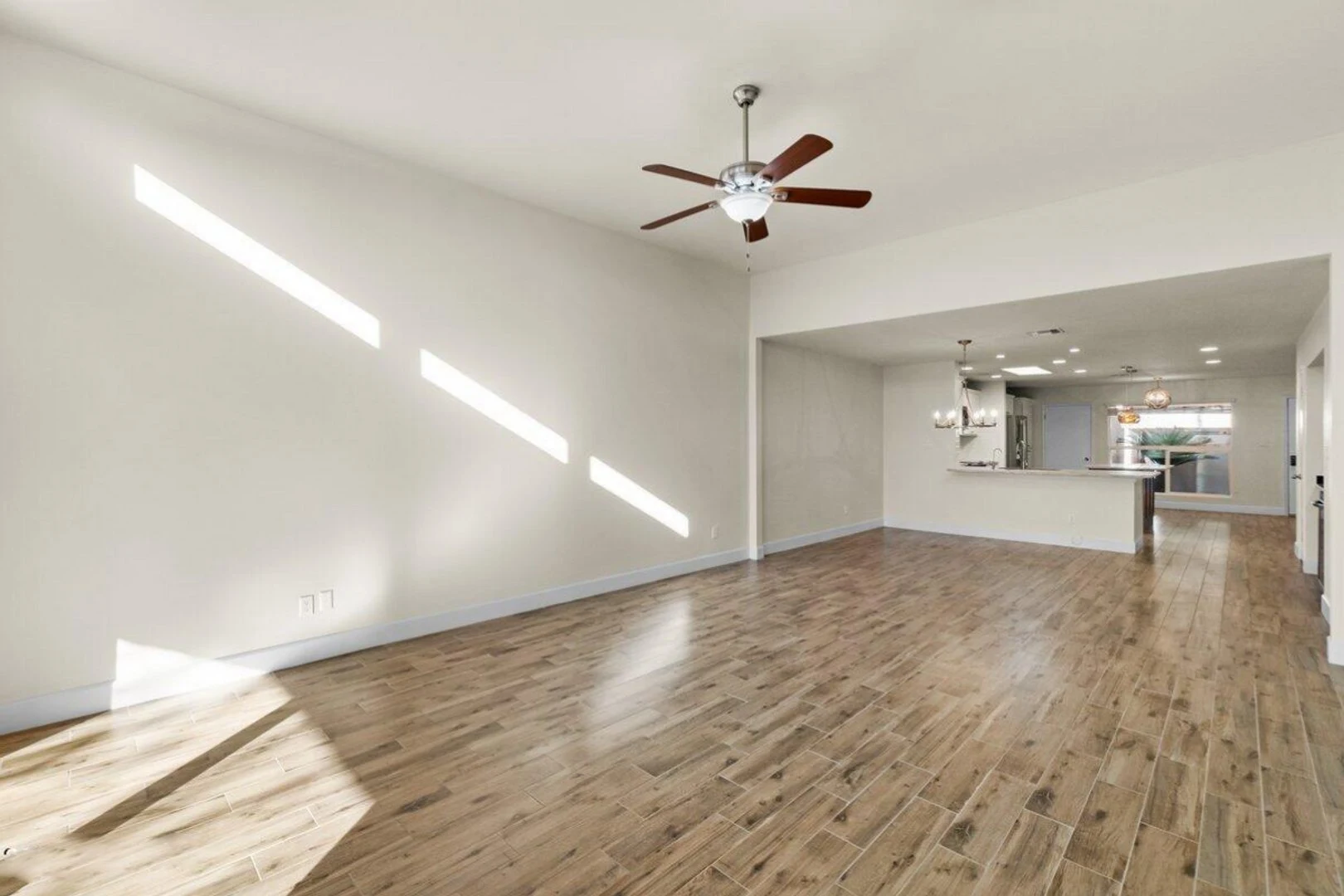 Gorgeous remodel at Sands Scottsdale!!  Like living at a Resort!!  PRIME Location!!  Ready October 1st!!   Great Storage, wonderful layout!!!  You will love this Beauty!! photo 4
