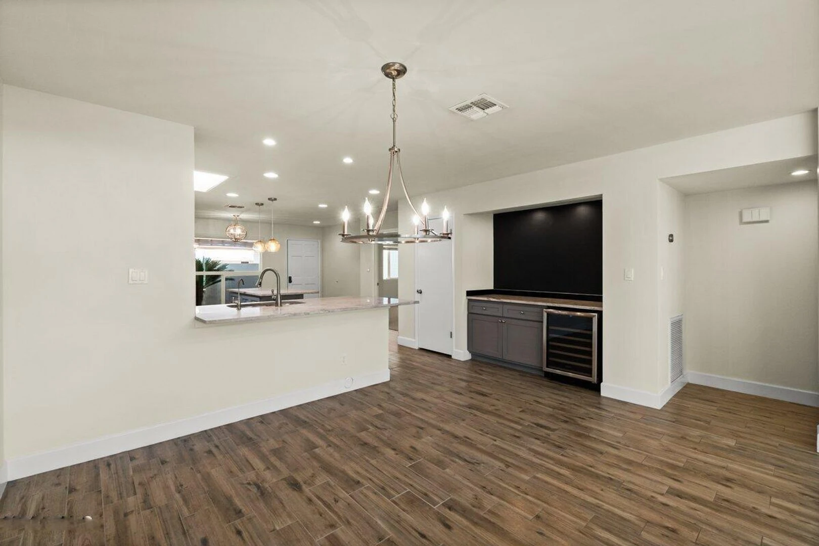 Gorgeous remodel at Sands Scottsdale!!  Like living at a Resort!!  PRIME Location!!  Ready October 1st!!   Great Storage, wonderful layout!!!  You will love this Beauty!! photo 5