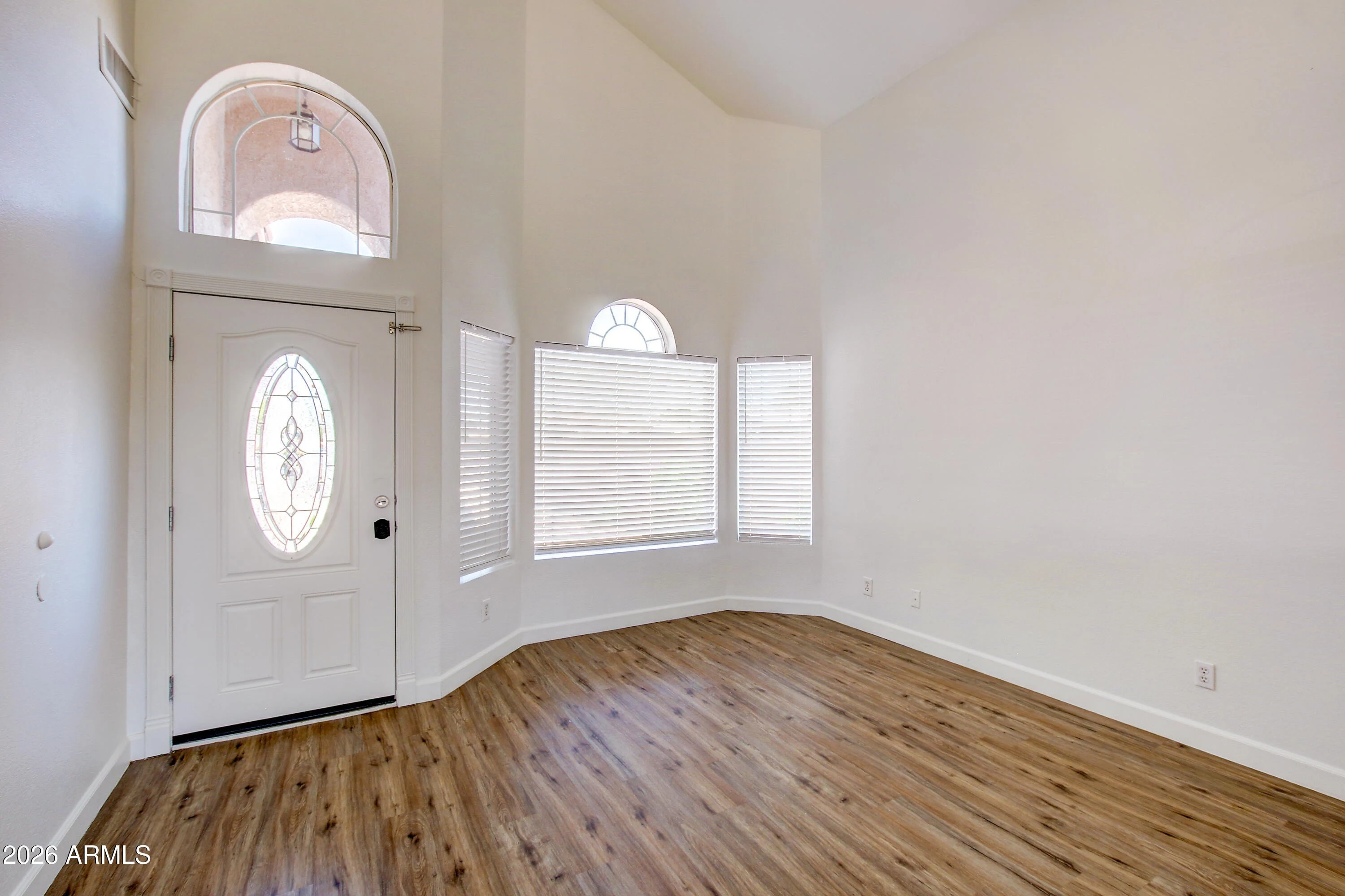 1550 N SUNSET Place photo 2