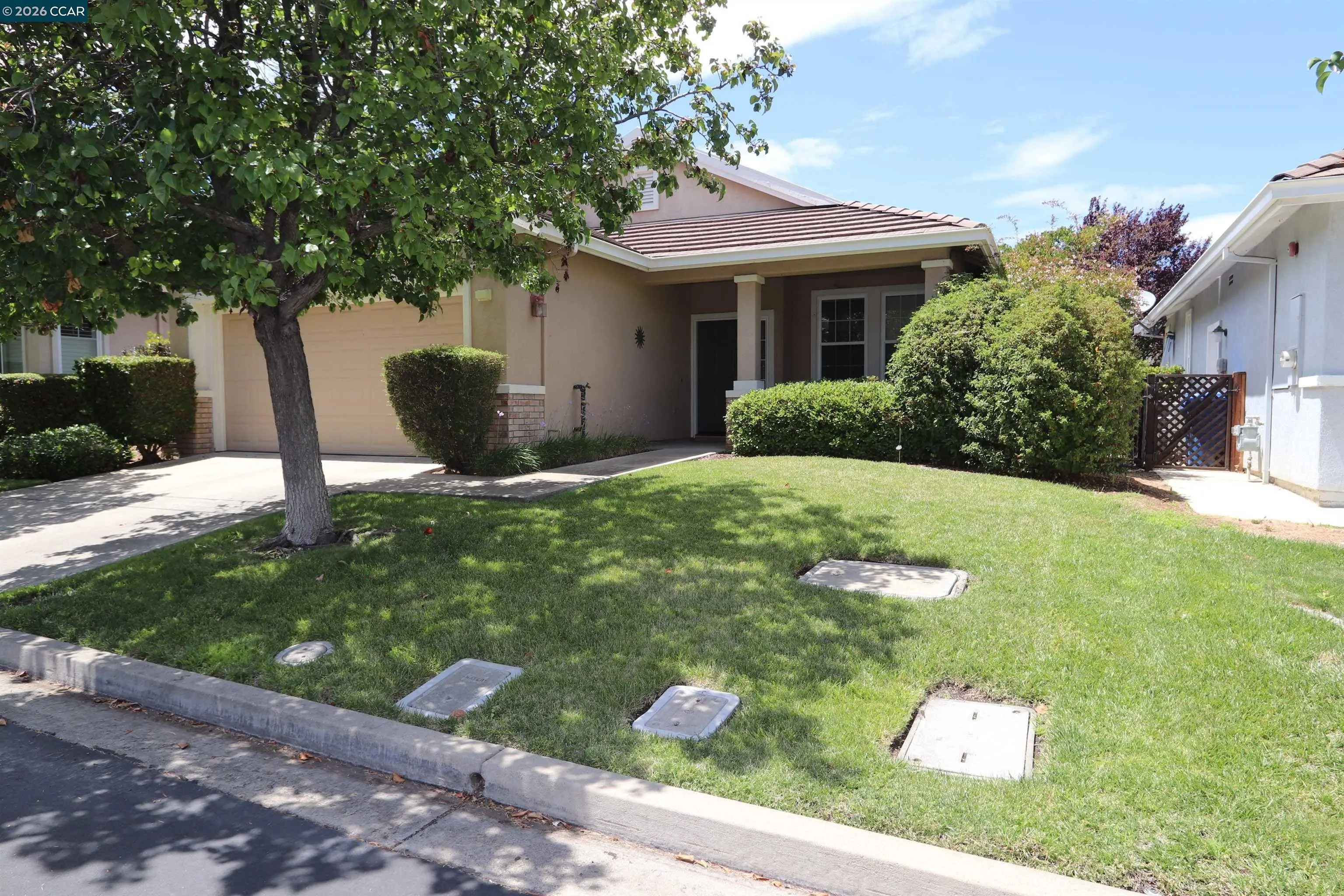 2BR/2BA Single Family House on Quindell Way · Brentwood photo 2