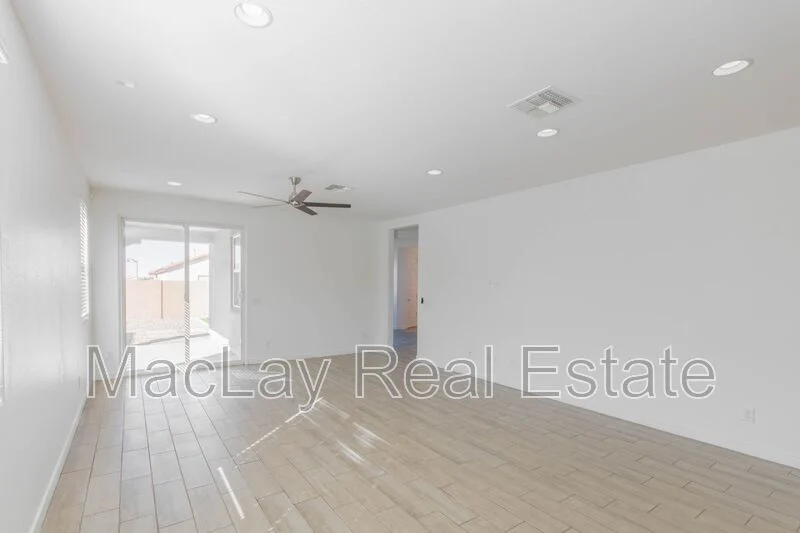 36610 W Mediterranean Way Maricopa, AZ 85138 photo 4