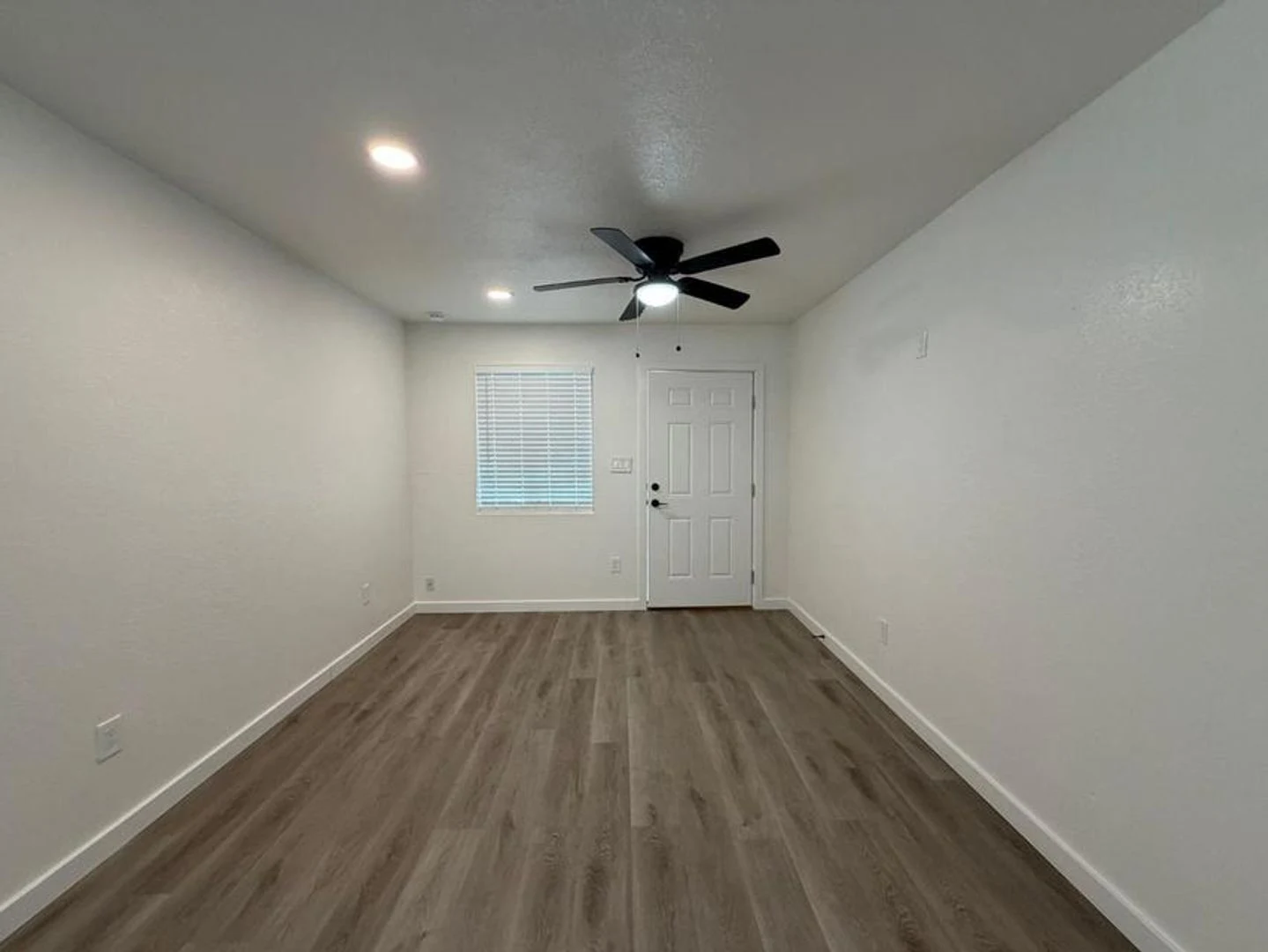 2 Bed 1 Bath Remodeled Unit in North Phoenix photo 3