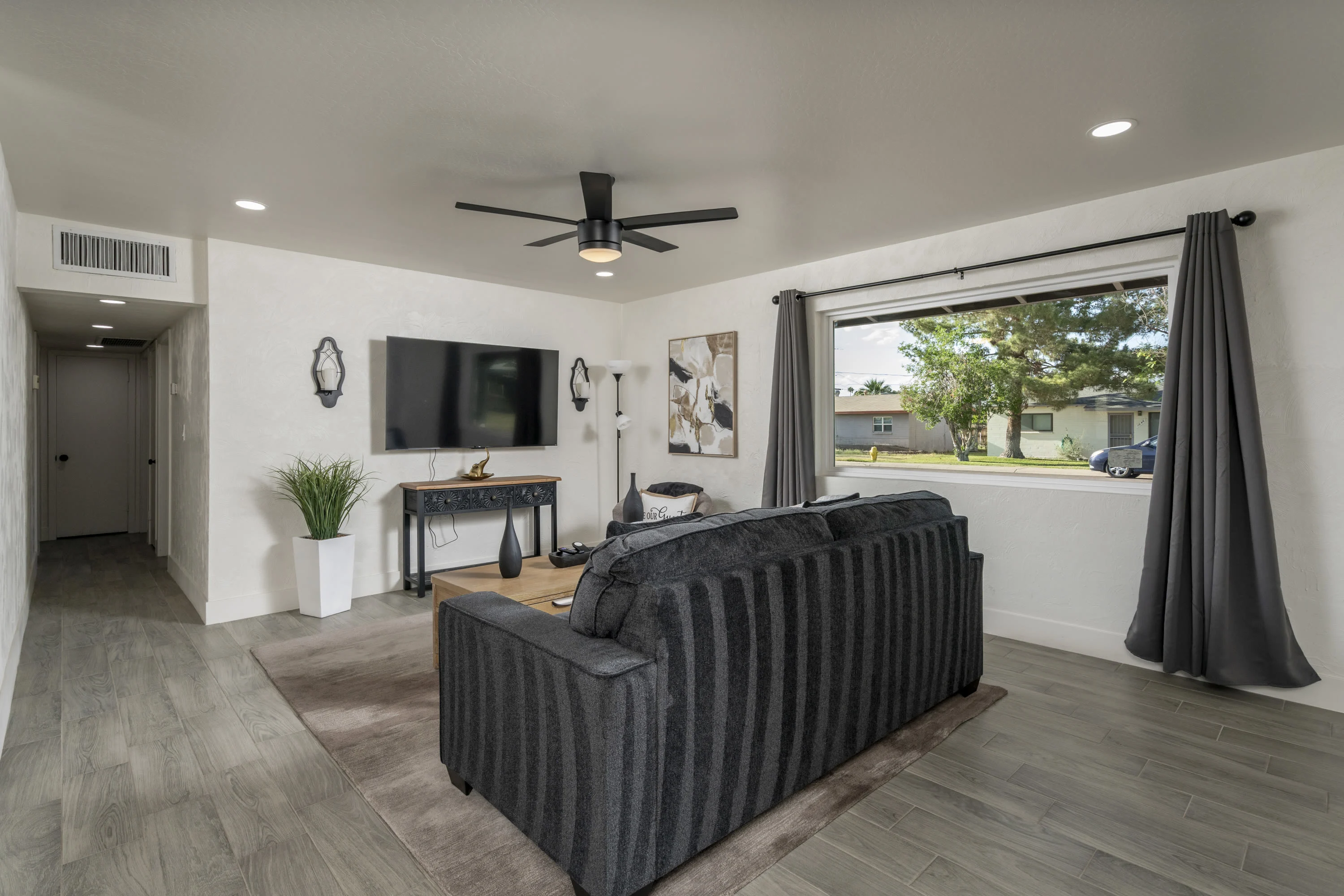 1047 W Elna Rae St Tempe, AZ 85281 photo 4