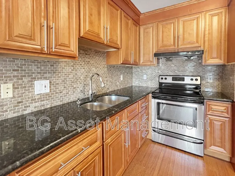 1459 MacArthur Blvd photo 4